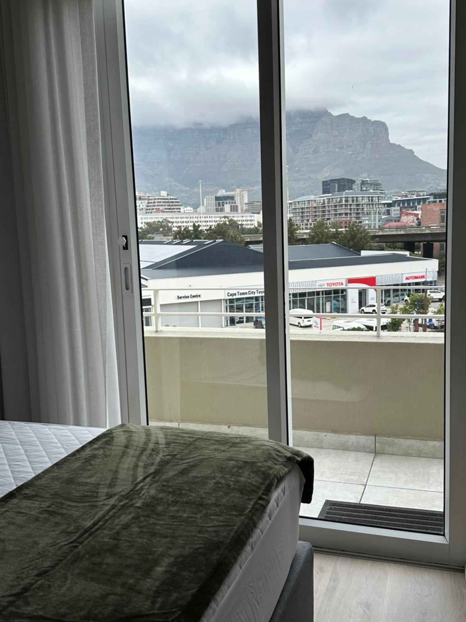 V&a Waterfront The Secure And Luxurious 3 Bedroom With Views From The ! *
