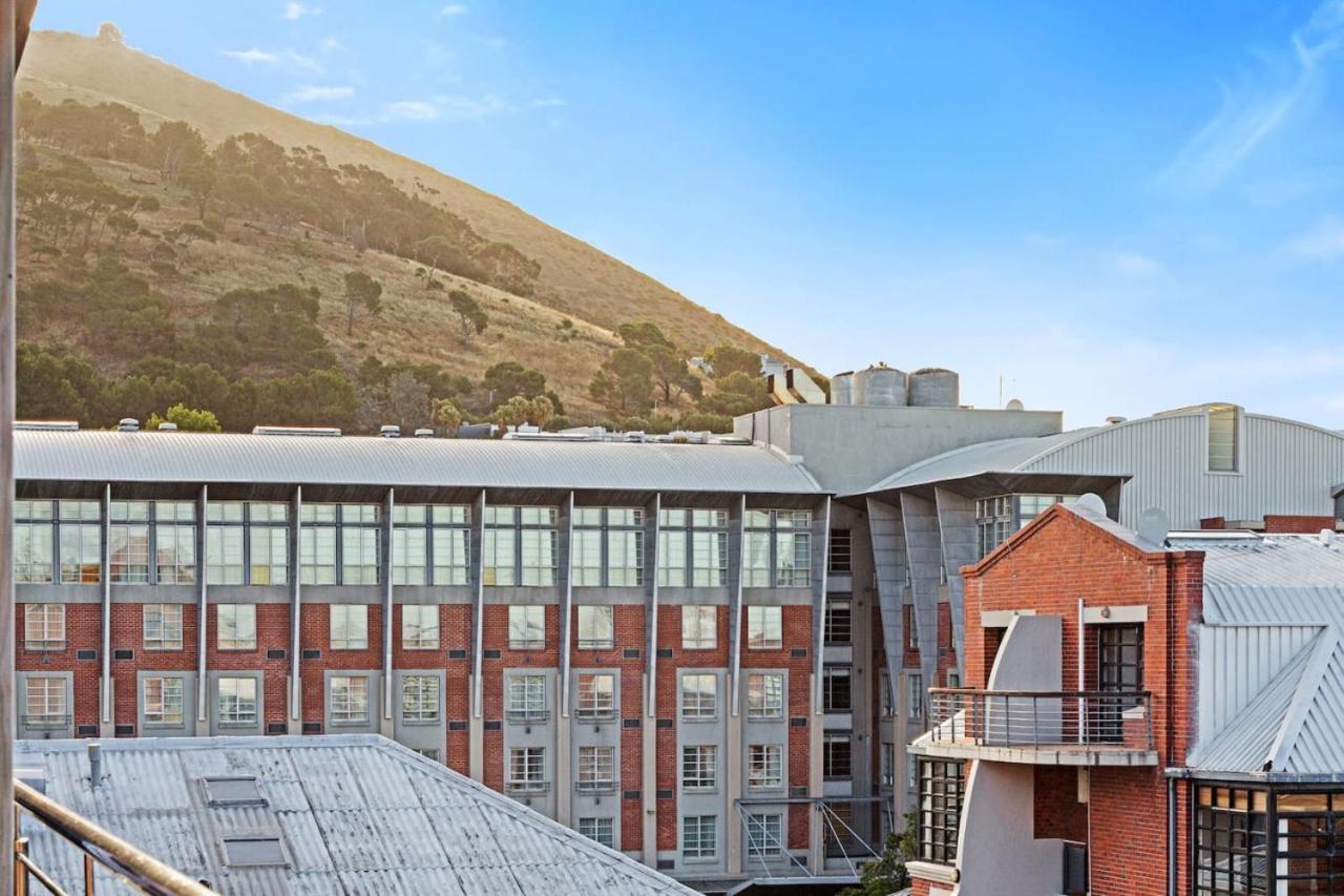 Luxury, Modern With Rooftop Pool Apartment Cape Town