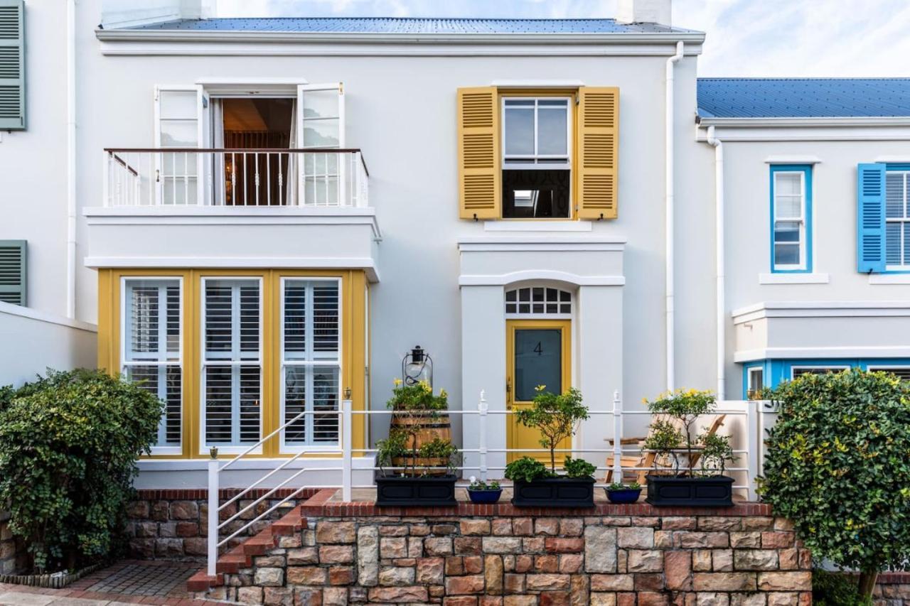 Modern Coastal Townhouse At The Majestic Cape Town