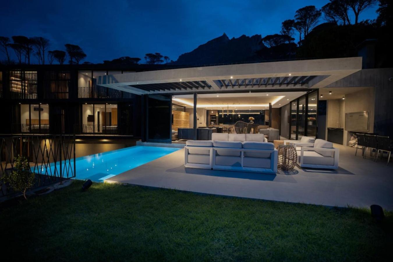 Tarentaal Kloof In Higgovale Villa Cape Town