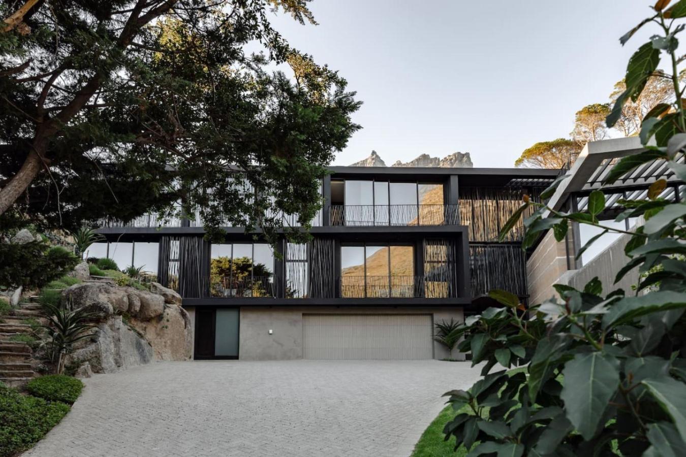 Villa Tarentaal Kloof In Higgovale Cape Town