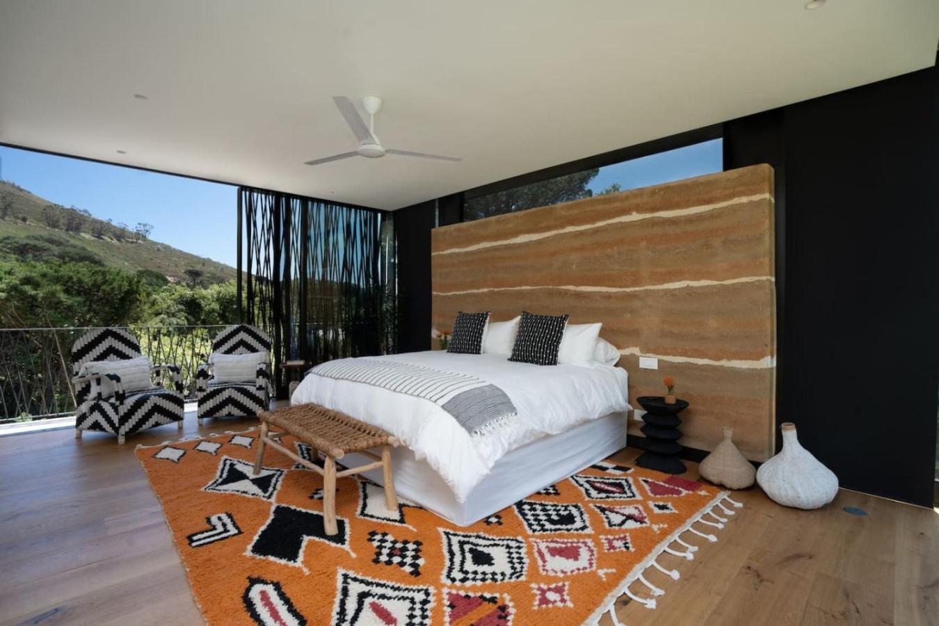 Villa Tarentaal Kloof In Higgovale Cape Town