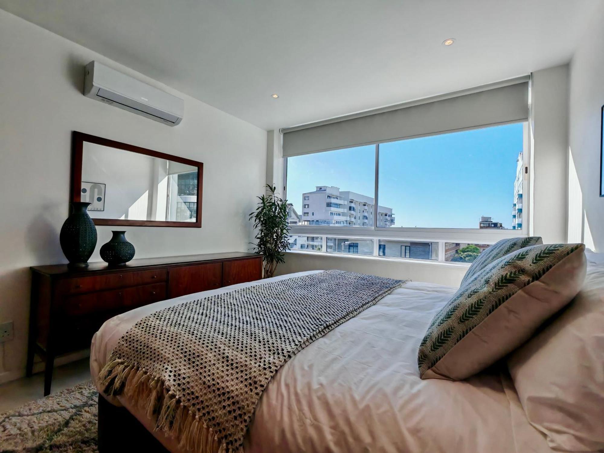 Renovated Remote-work 3 Bed Gem With Acs & Views! Cape Town