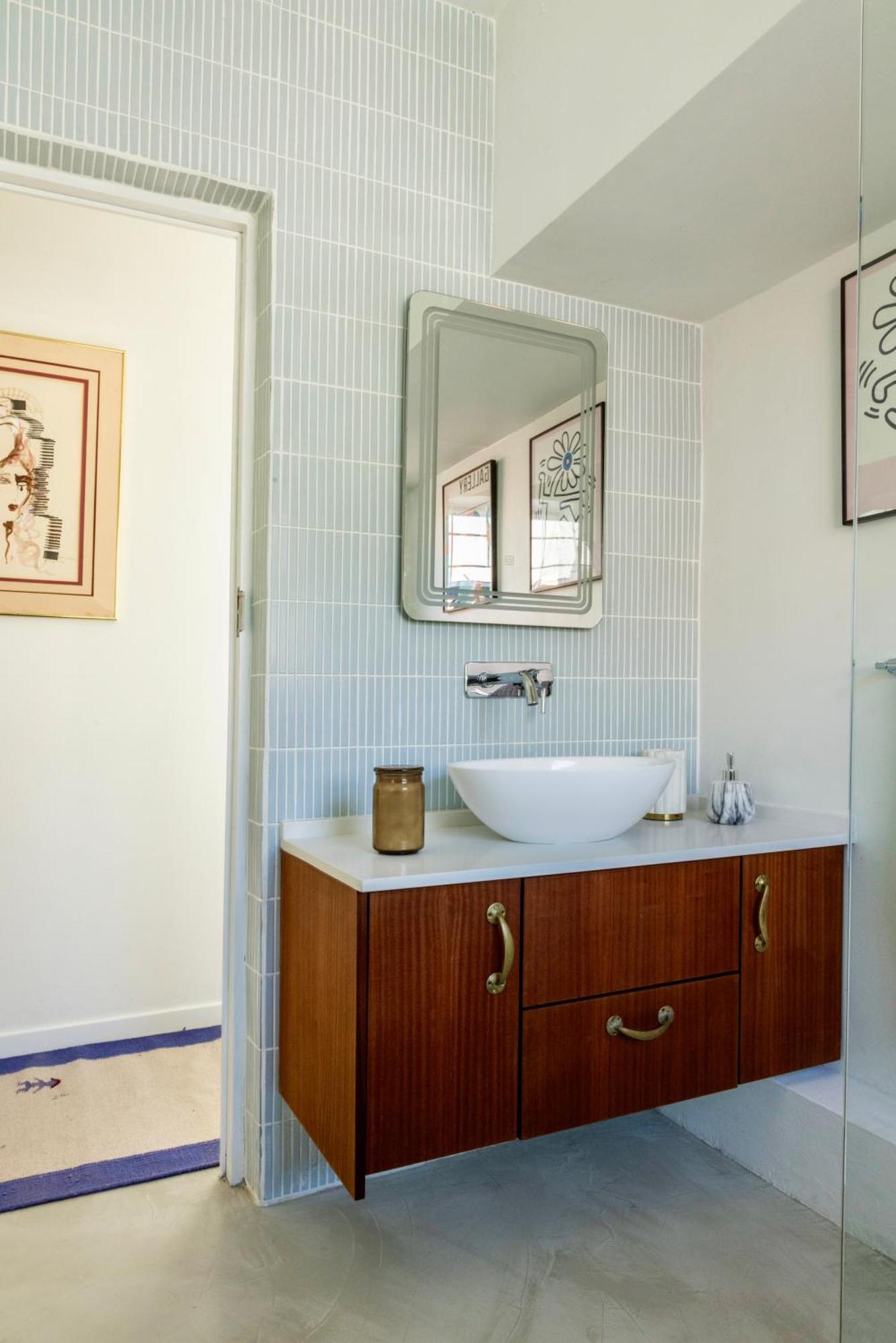 Renovated Remote-work 3 Bed Gem With Acs & Views!