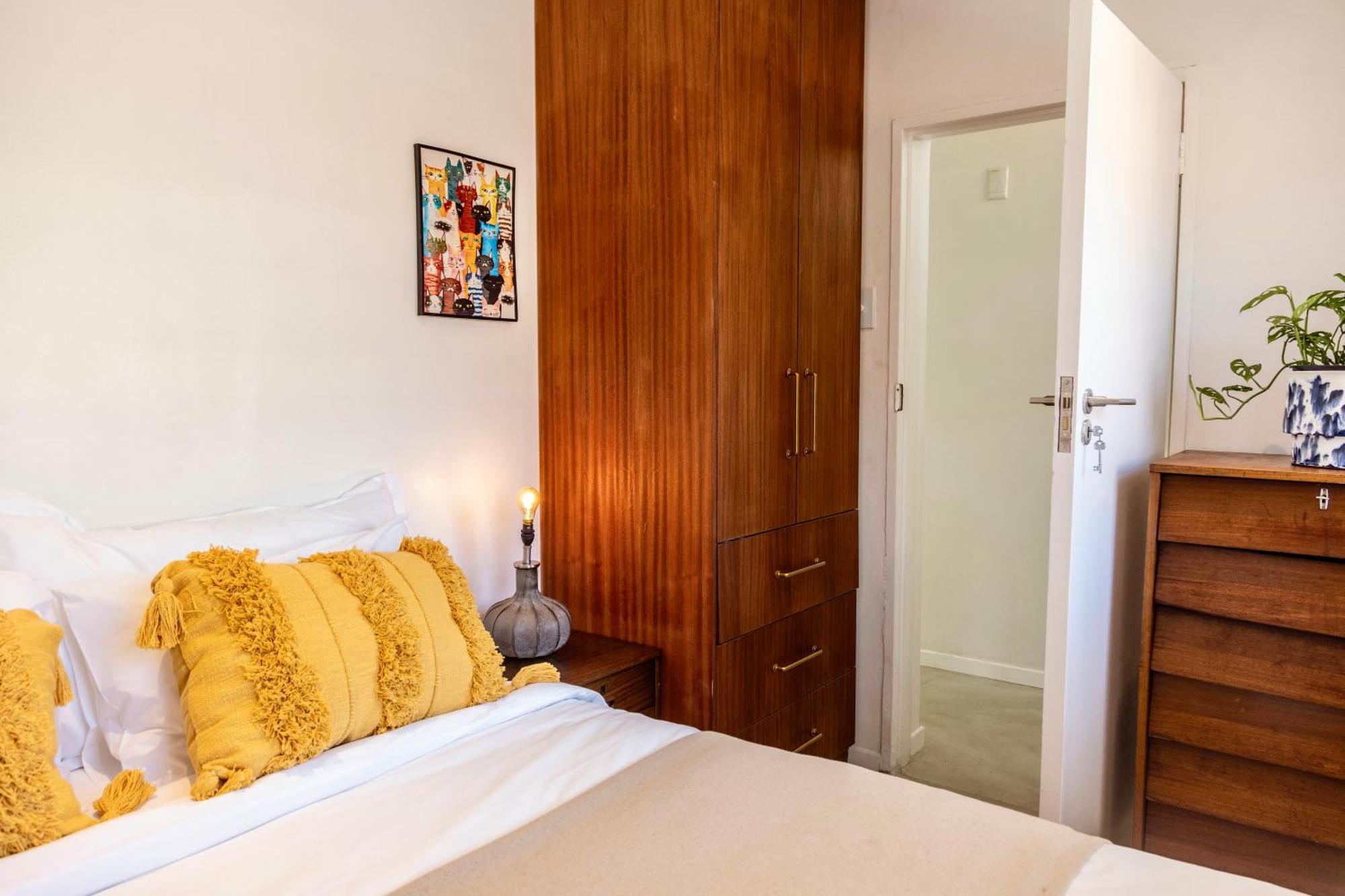 Apartment Renovated Remote-work 3 Bed Gem With Acs & Views!