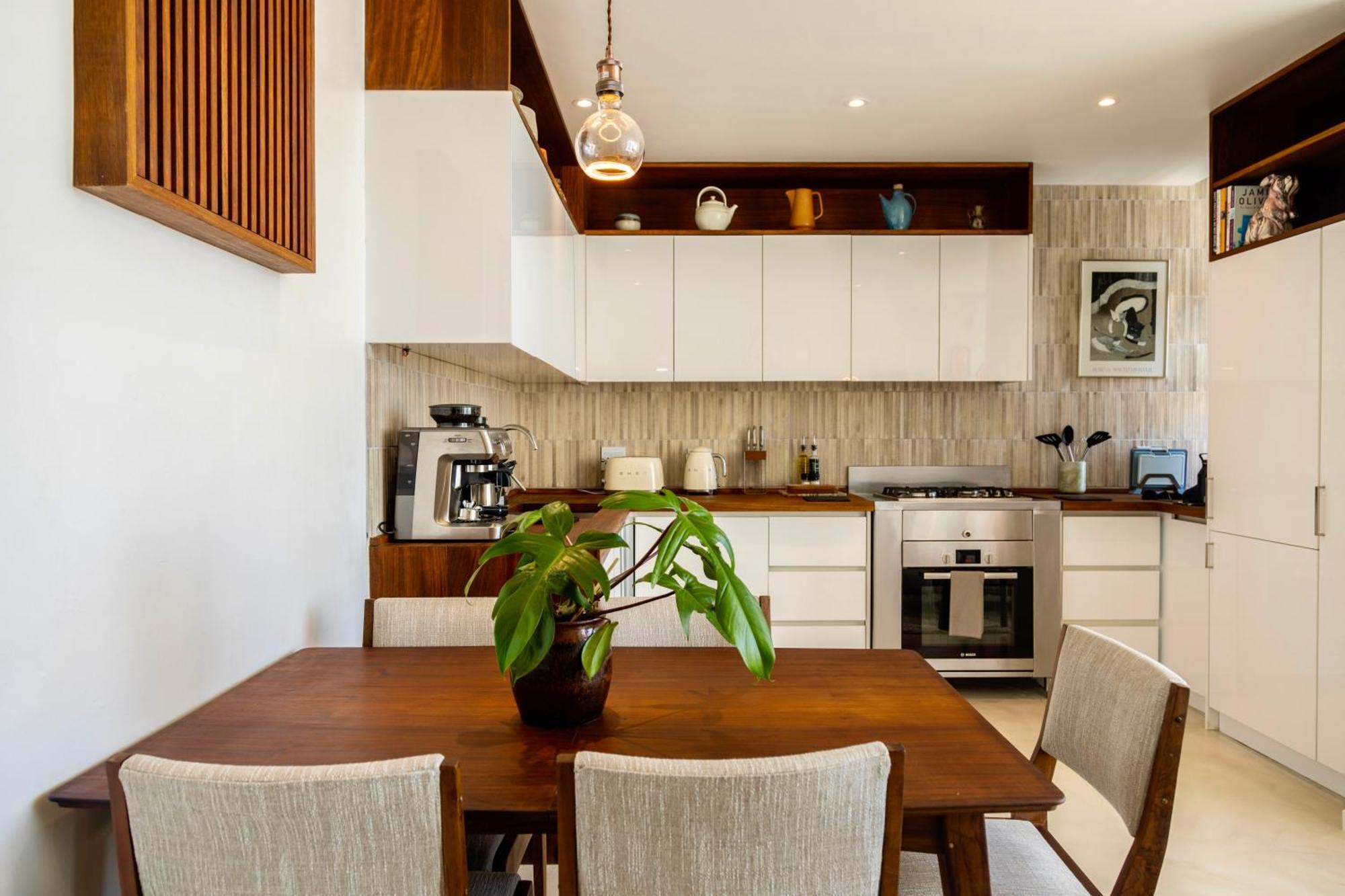 Renovated Remote-work 3 Bed Gem With Acs & Views! Apartment *