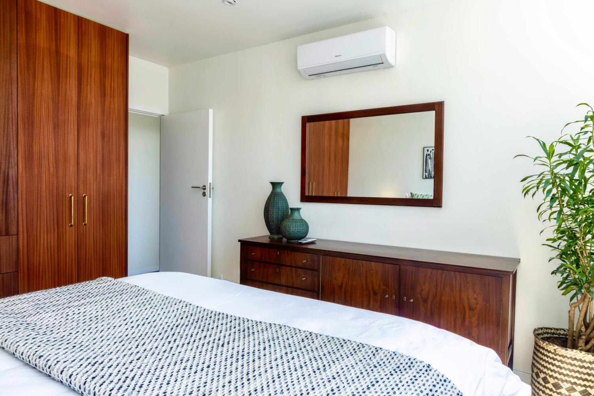 Renovated Remote-work 3 Bed Gem With Acs & Views! Apartment Cape Town