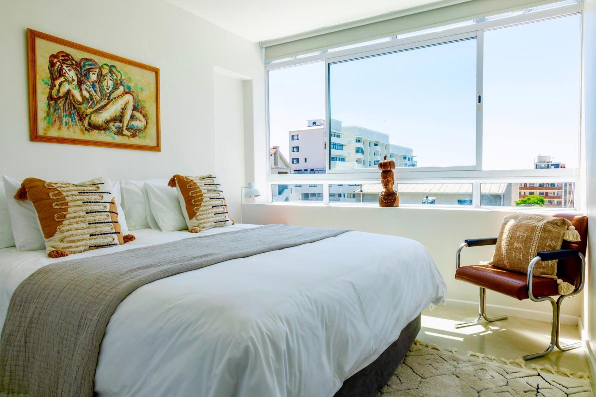 Renovated Remote-work 3 Bed Gem With Acs & Views! * Cape Town