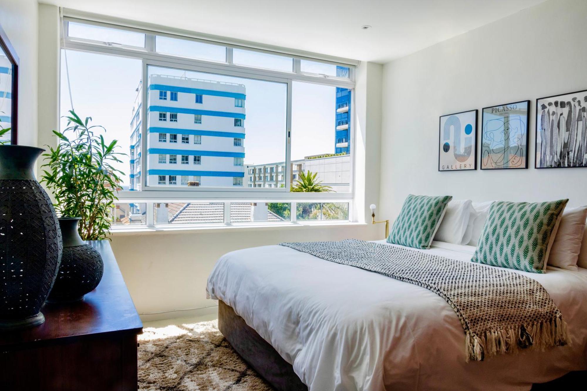 Apartment Renovated Remote-work 3 Bed Gem With Acs & Views!