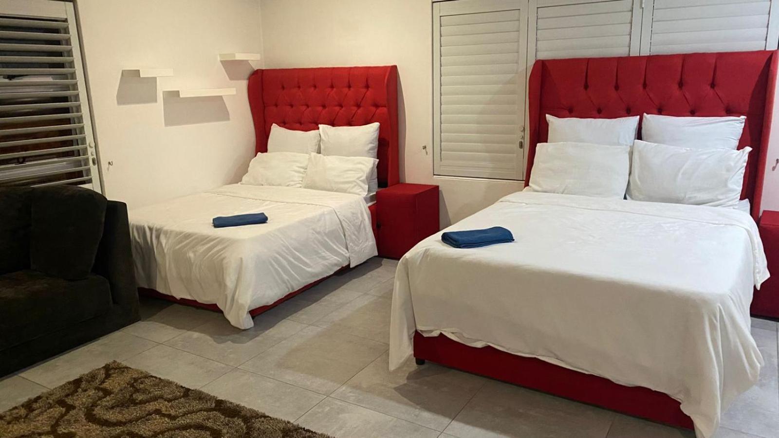Guest house West Queens And Kings *