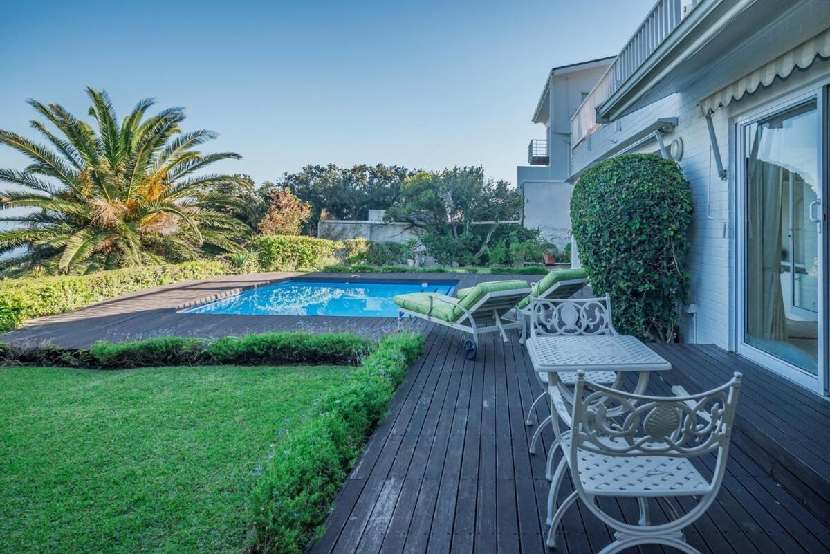 Skyline Serenity 4br Panoramic Views & Pool Holiday home
