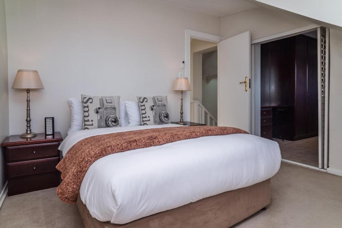 Skyline Serenity 4br Panoramic Views & Pool