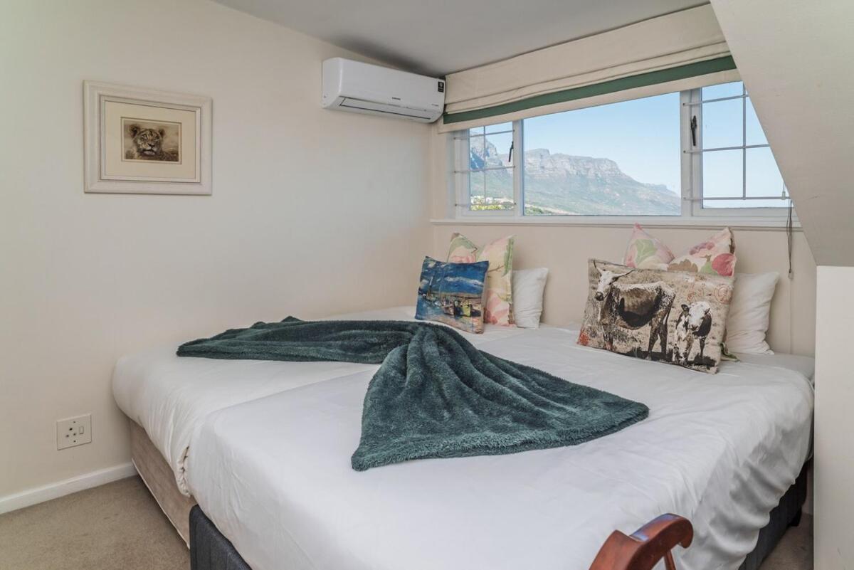 Skyline Serenity 4br Panoramic Views & Pool Holiday home Cape Town
