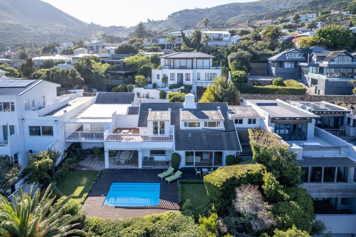 Skyline Serenity 4br Panoramic Views & Pool Holiday home *