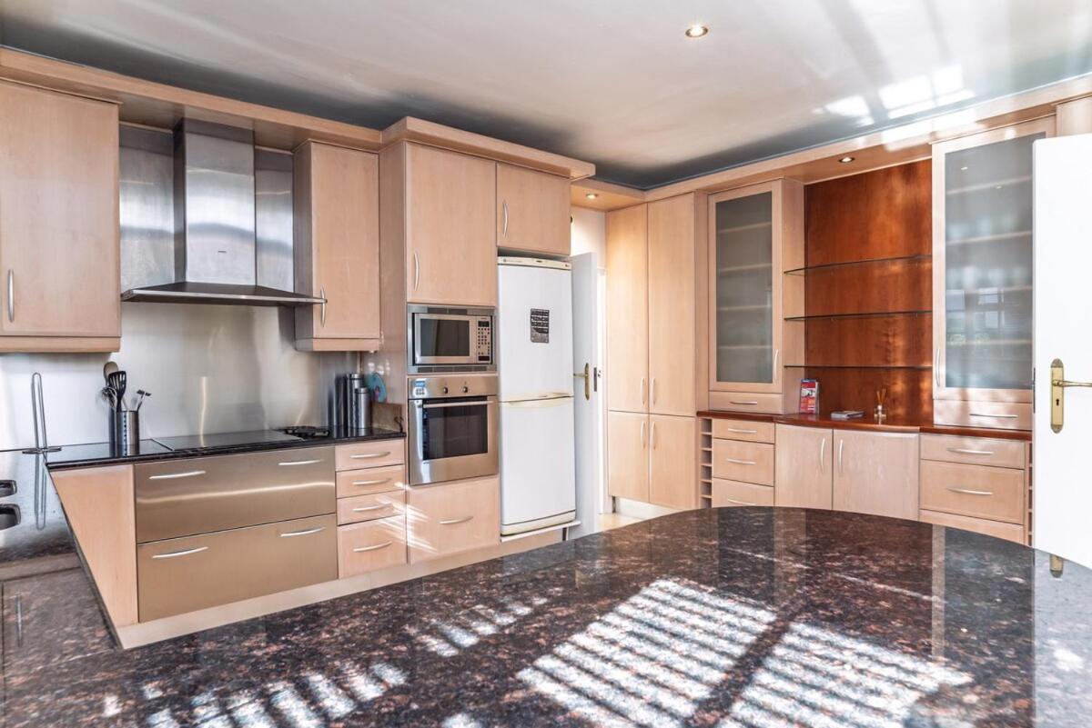 Skyline Serenity 4br Panoramic Views & Pool * Cape Town