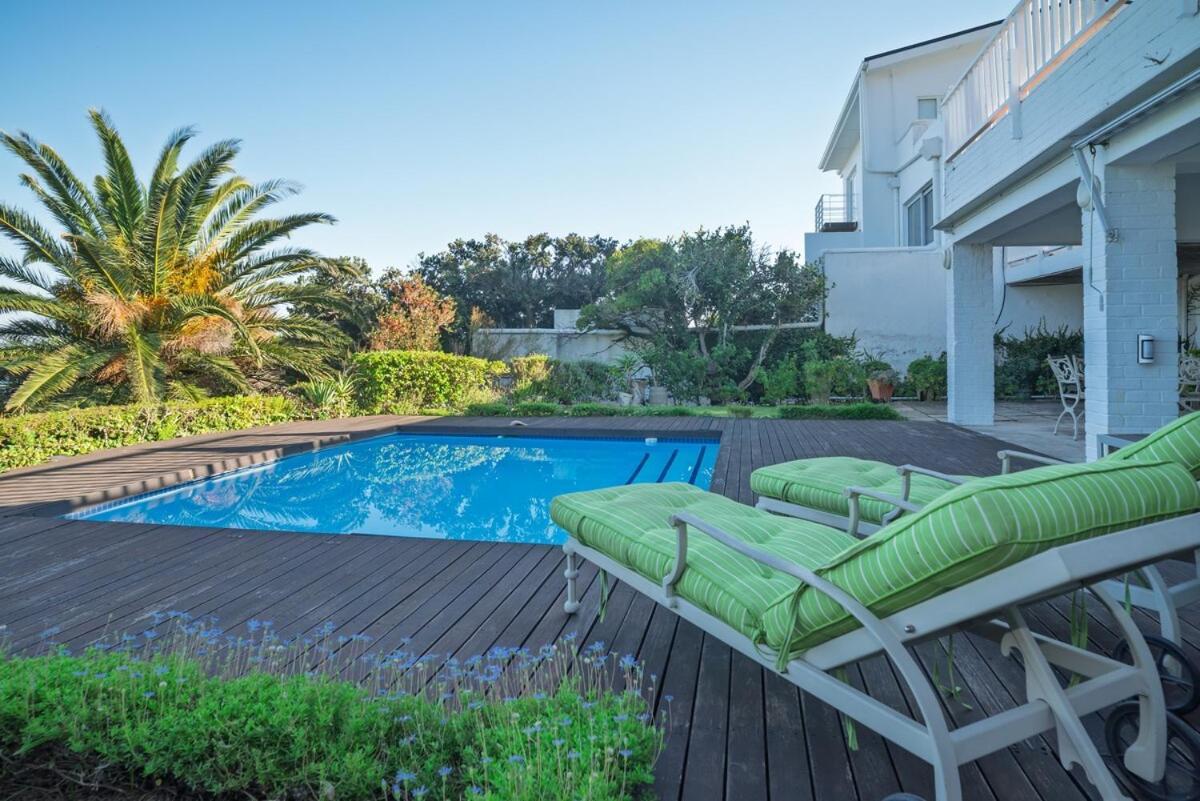 Skyline Serenity 4br Panoramic Views & Pool Holiday home Cape Town