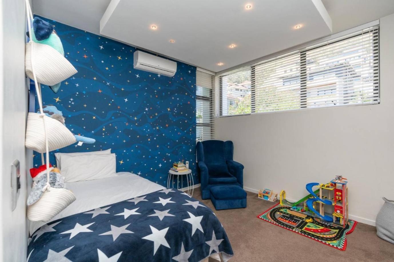 Ocean Views 5 Bedroom Apartment
