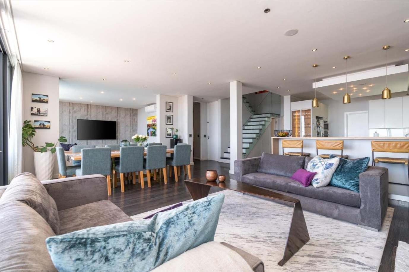Ocean Views 5 Bedroom *