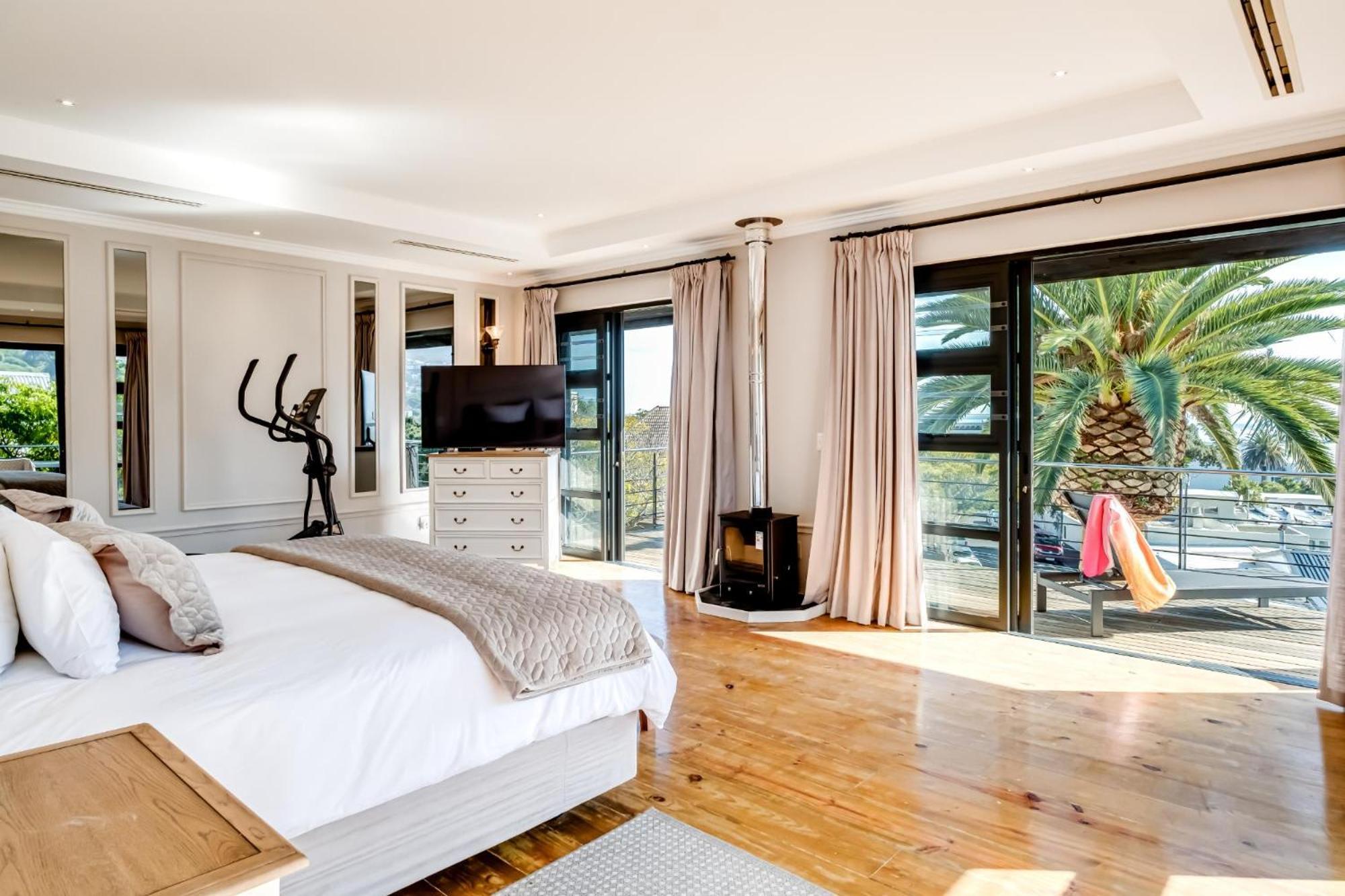 2bed 5min Walk From Camps Bay Escape *