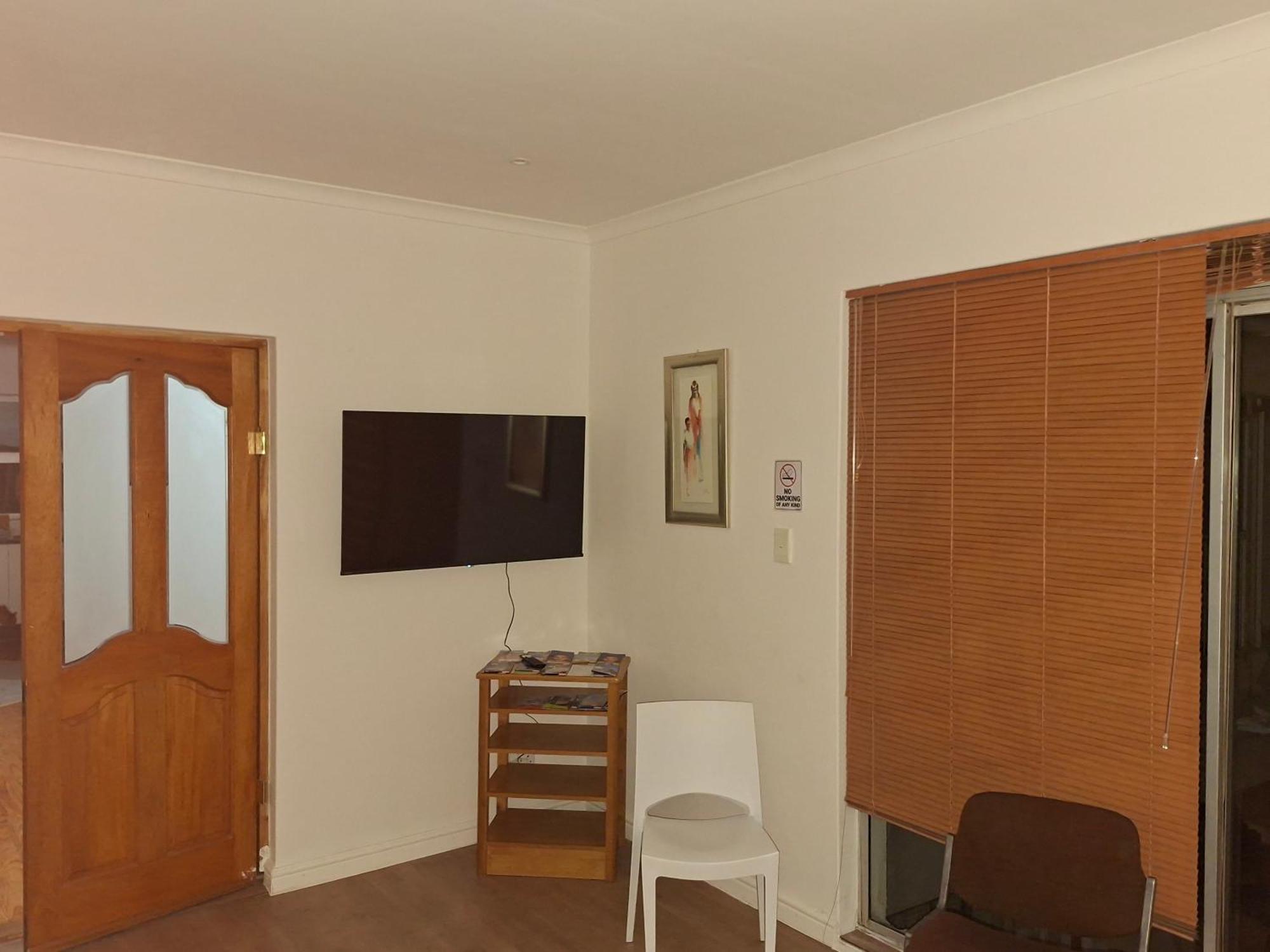 Leigh's With Dogs Apartment