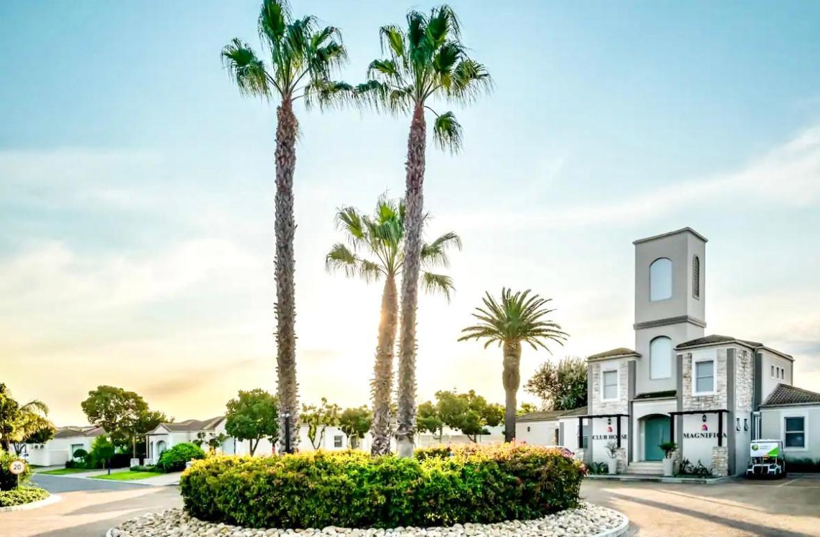 Apartment Spanish Charm In The Heart Of Century Stylish Near Canal Walk! Cape Town