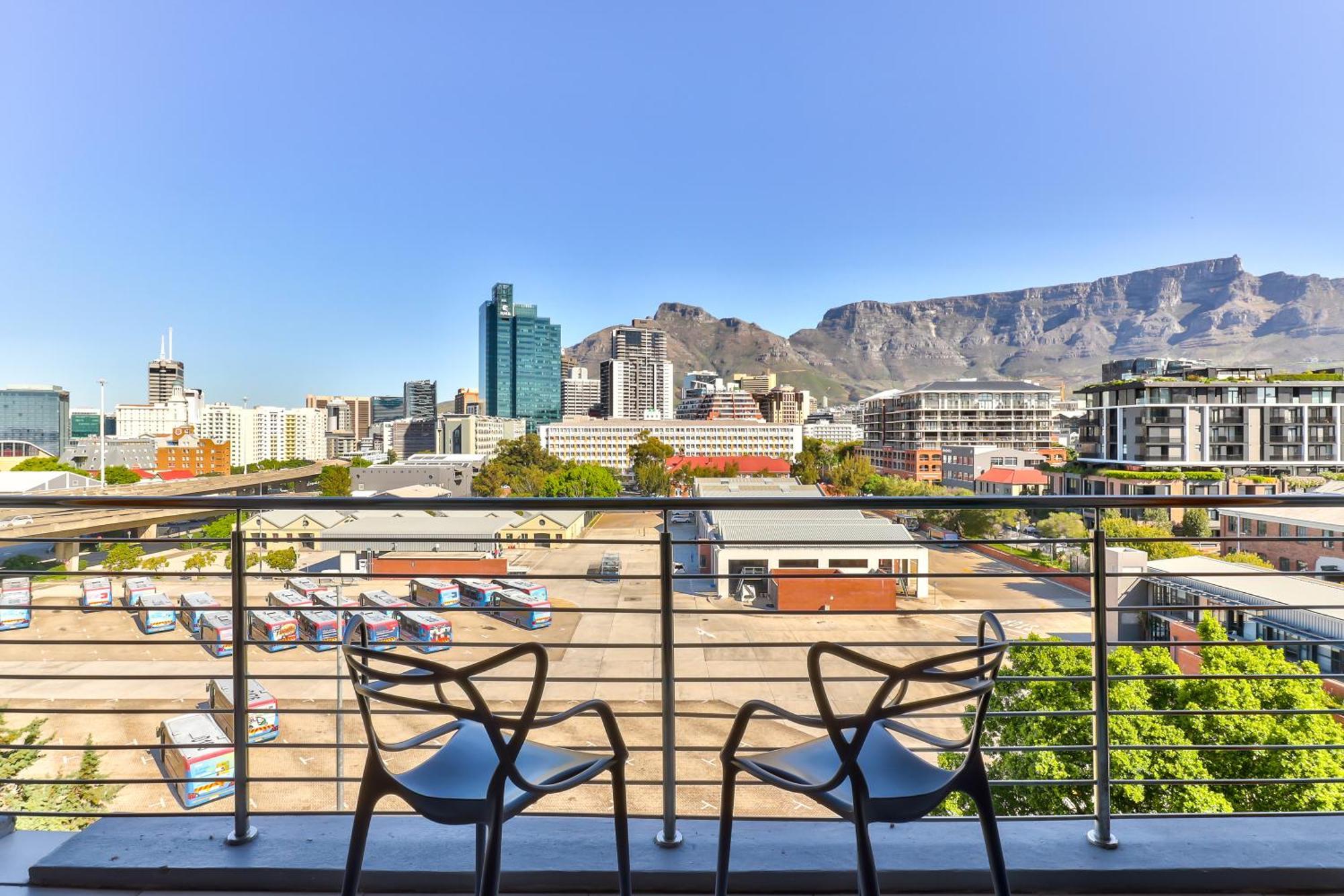 Table Mountain Facing Gem Apartment *