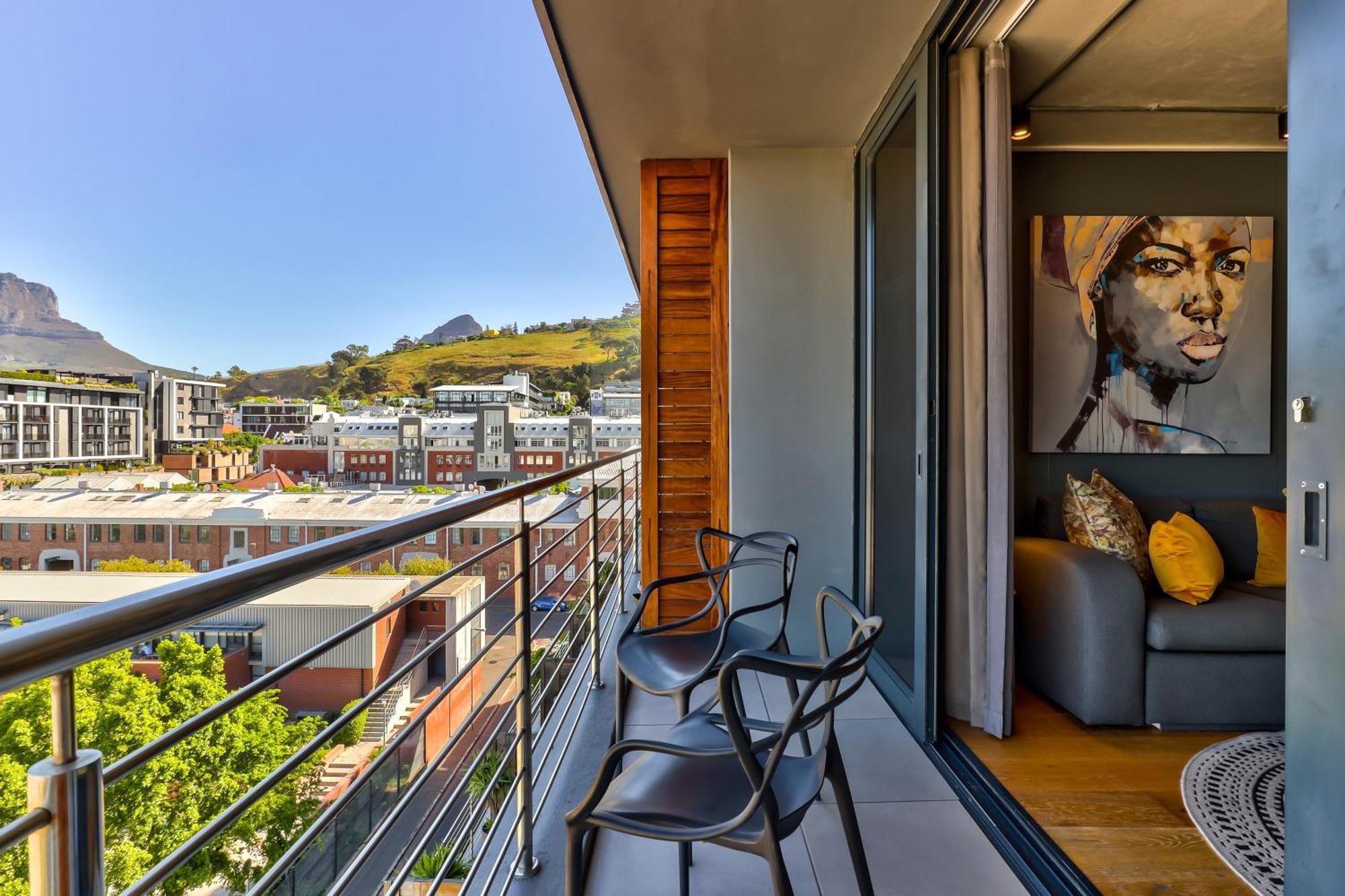 Table Mountain Facing Gem Apartment