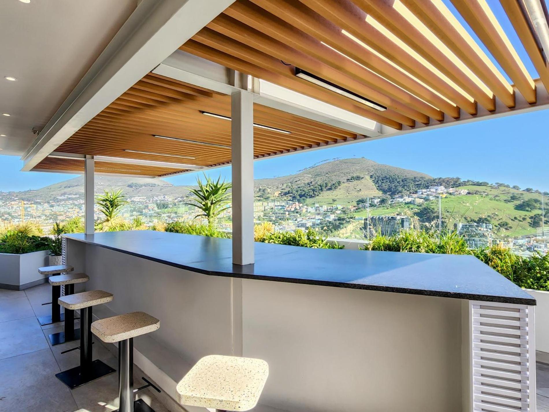 Sky High Views At The Rubik With Rooftop Pool *