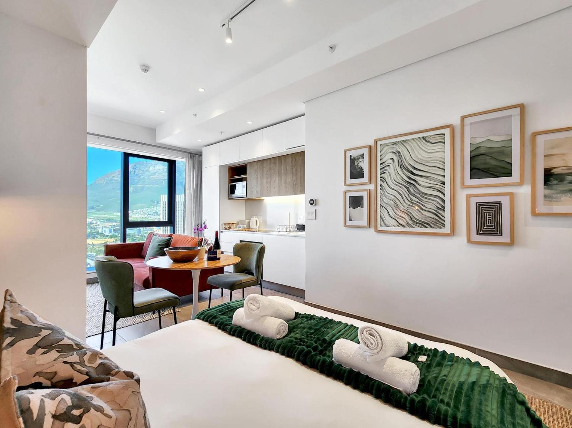 Sky High Views At The Rubik With Rooftop Pool Apartment