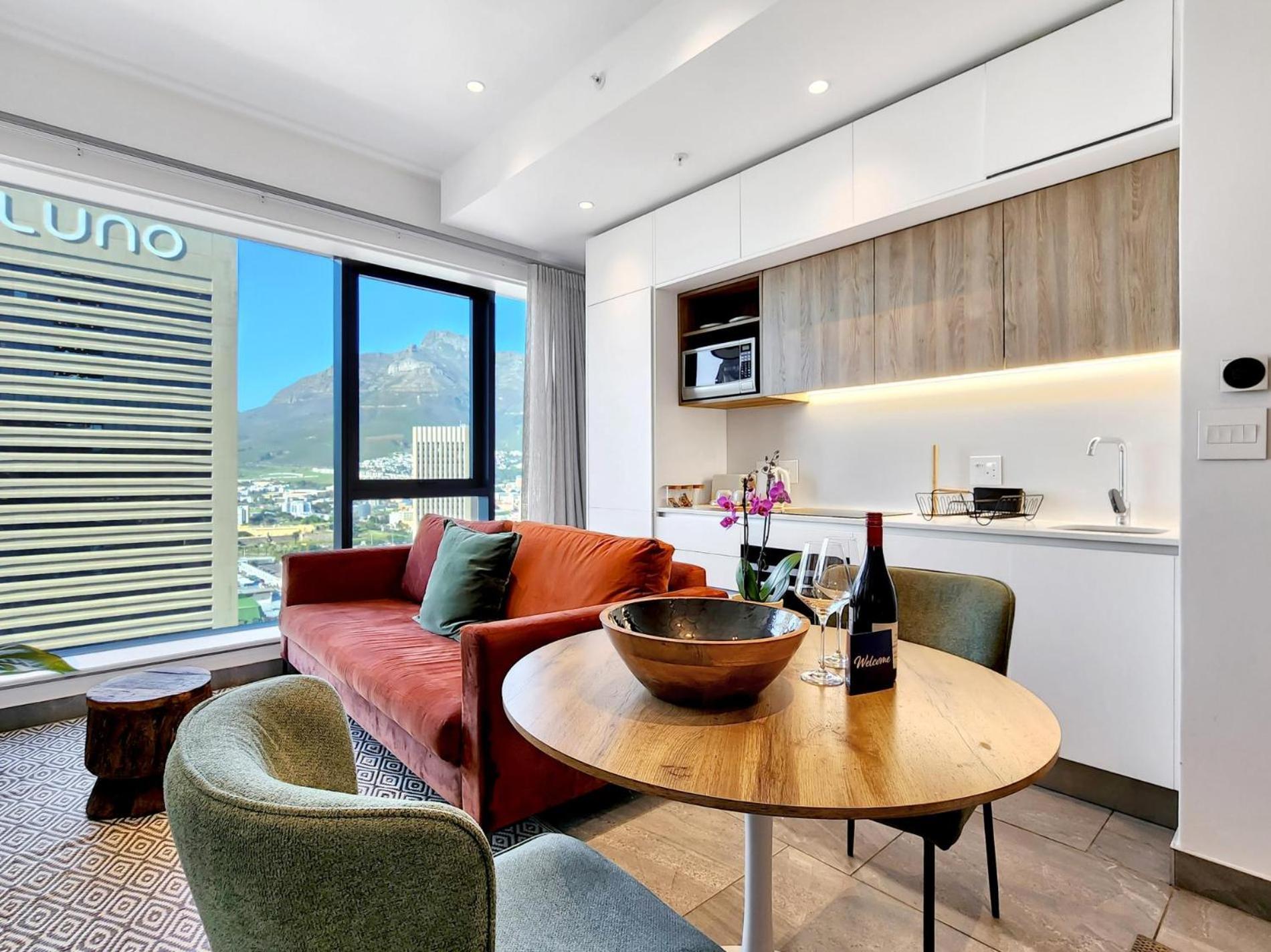 Sky High Views At The Rubik With Rooftop Pool Apartment