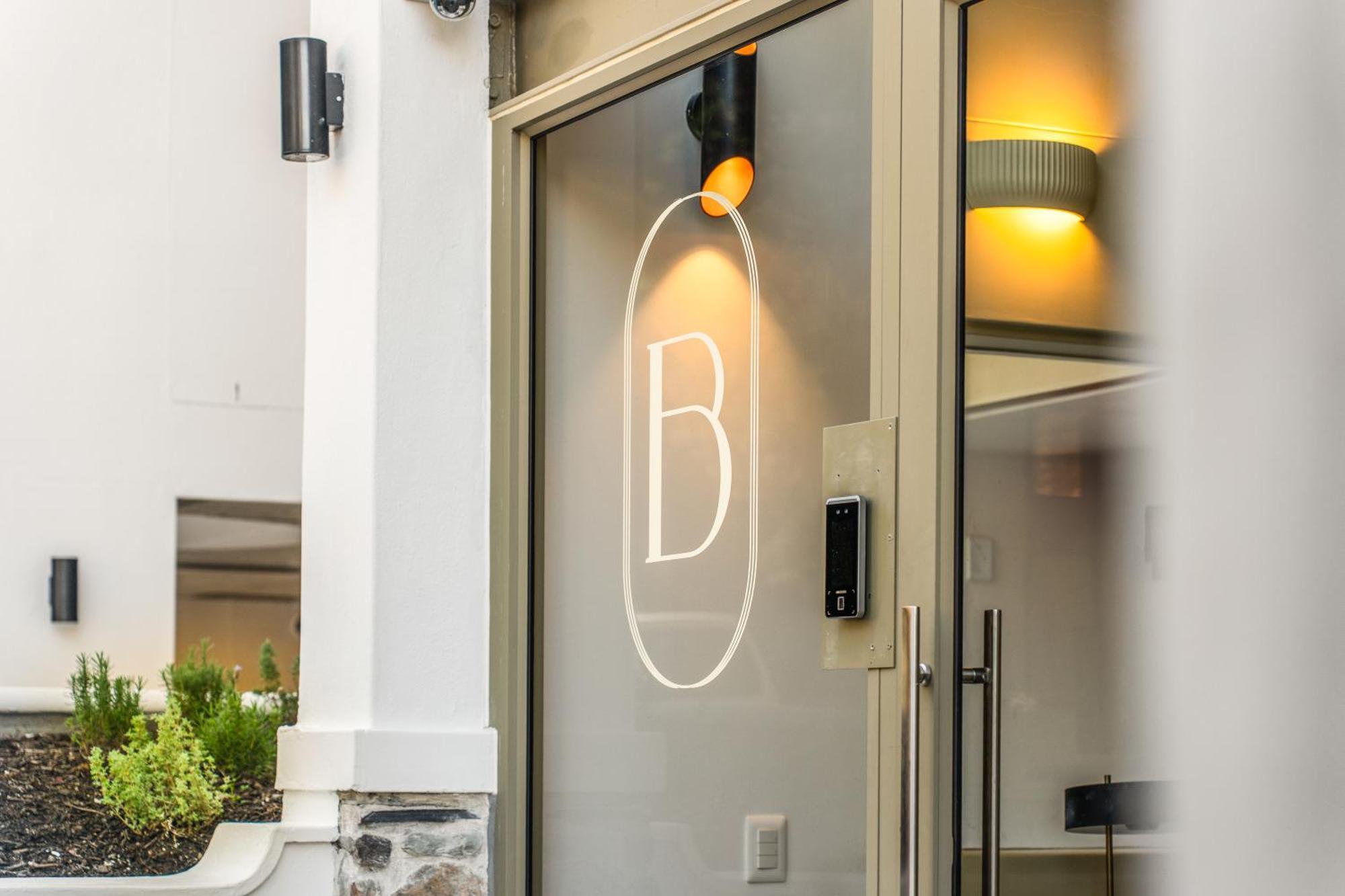 Apartamento Modern In Trendy Point, *