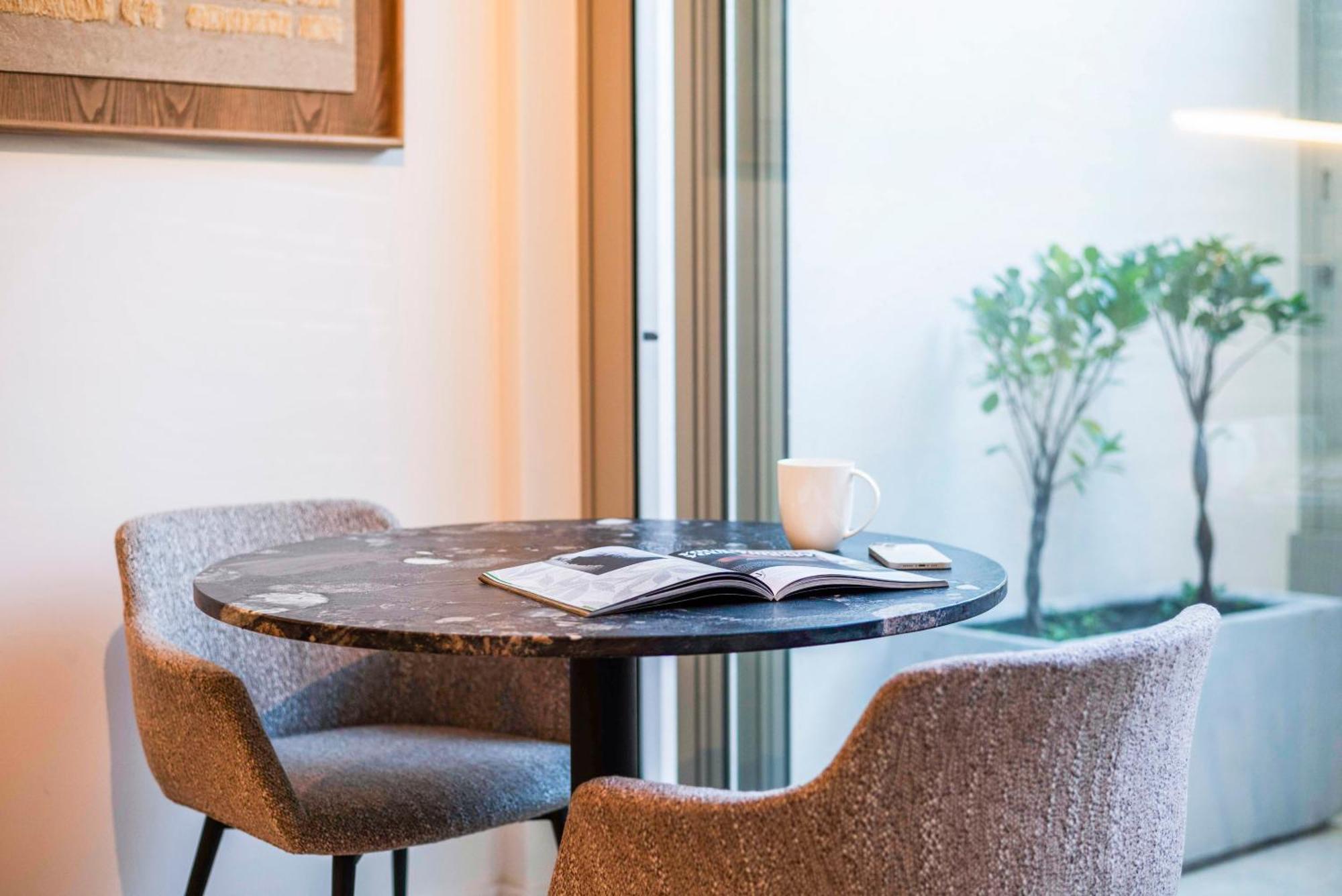 Luxury At The Braemar, Point