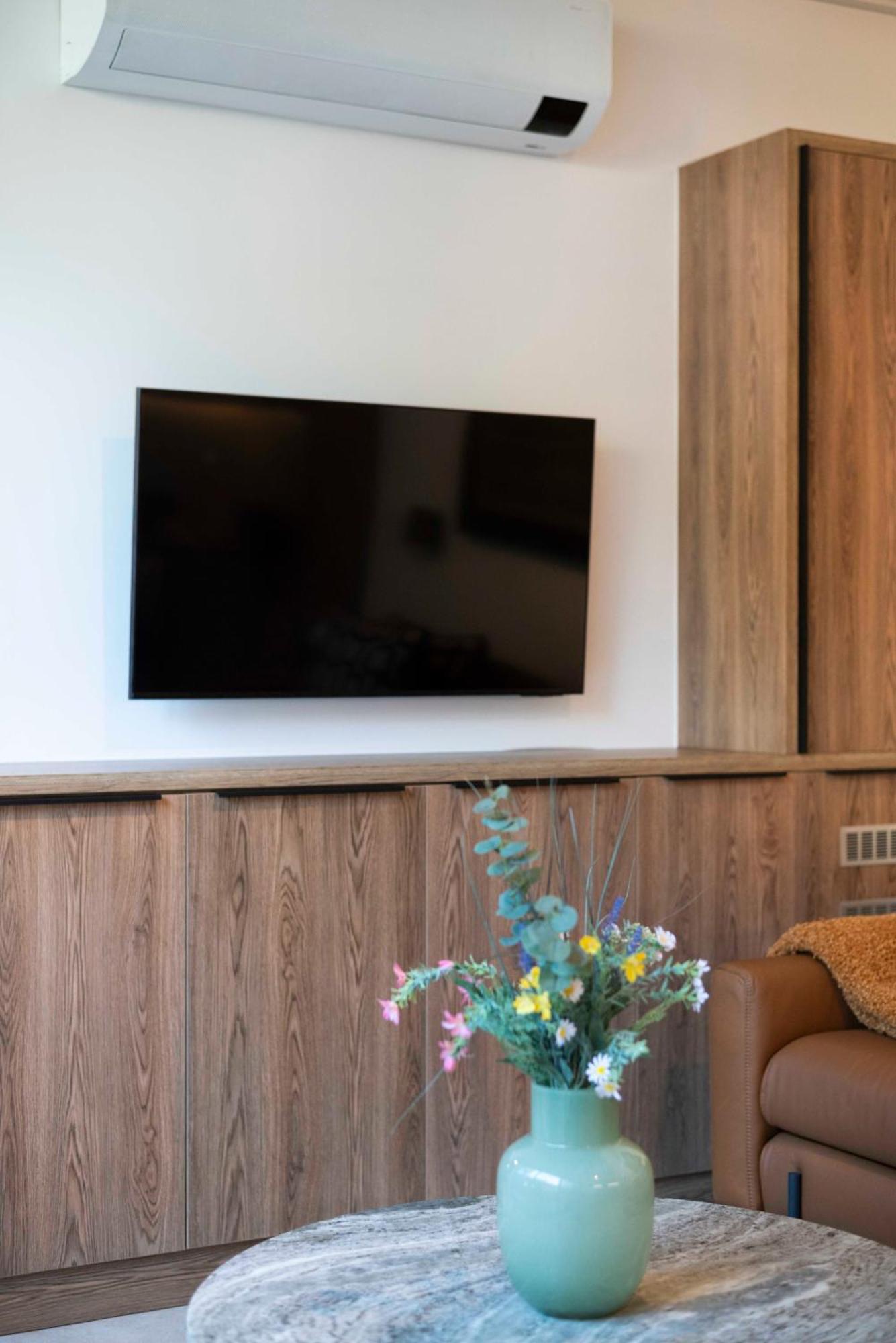 Luxury At The Braemar, Point Apartment *