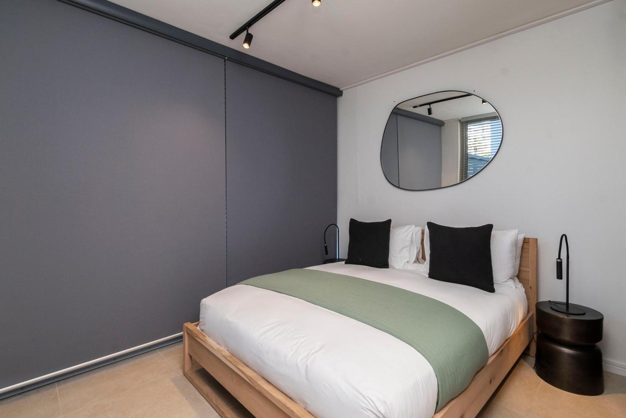 Luxury At The Braemar, Point Apartment *