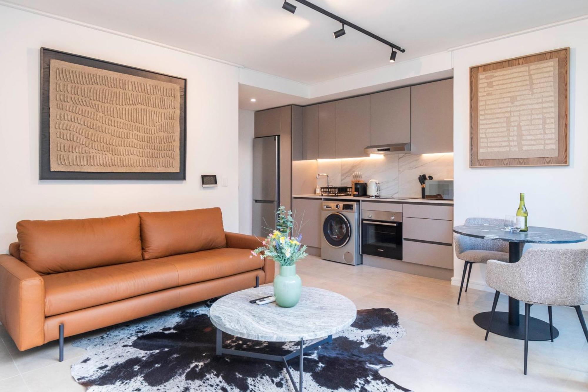Luxury At The Braemar, Point *