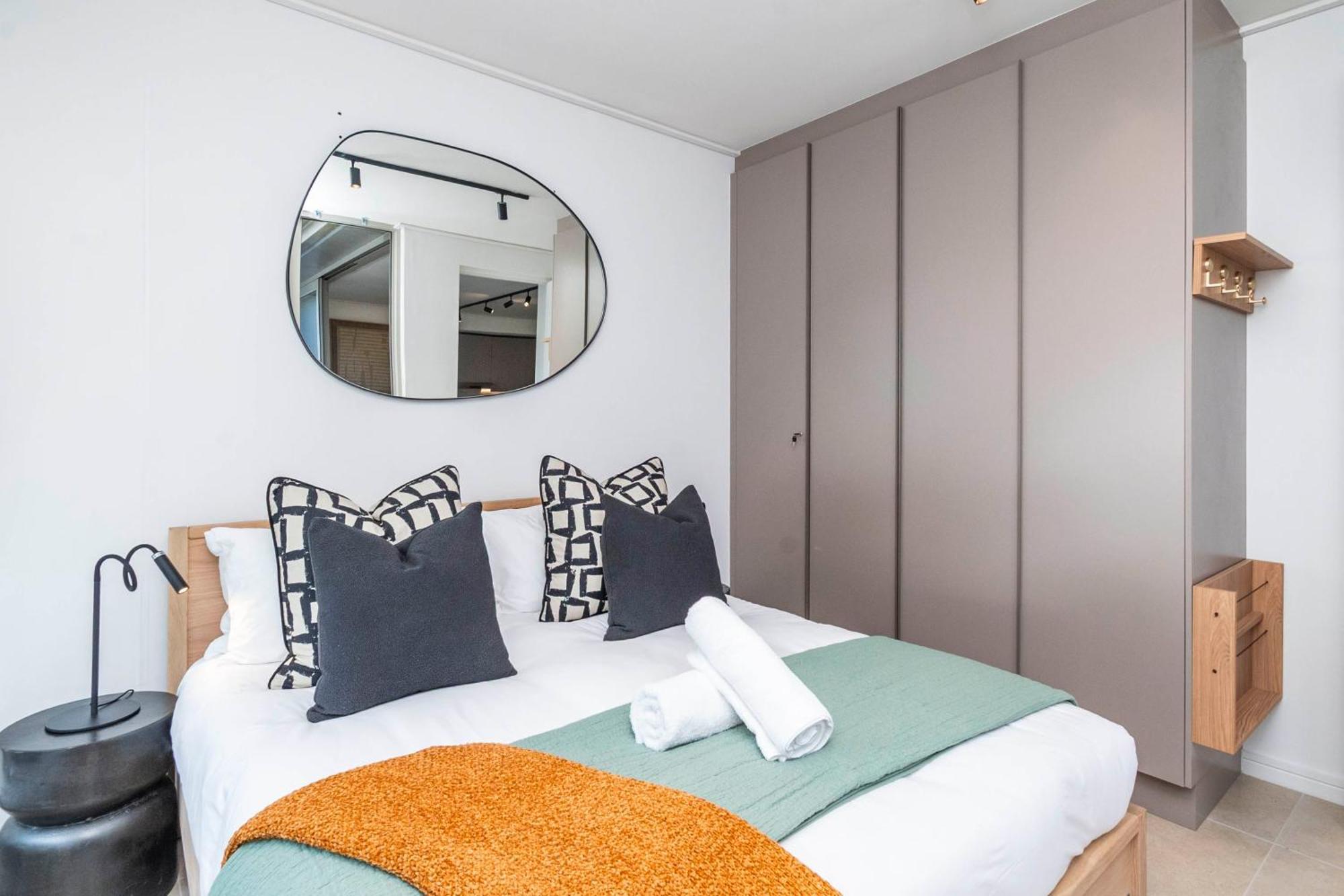 Apartment Luxury At The Braemar, Point