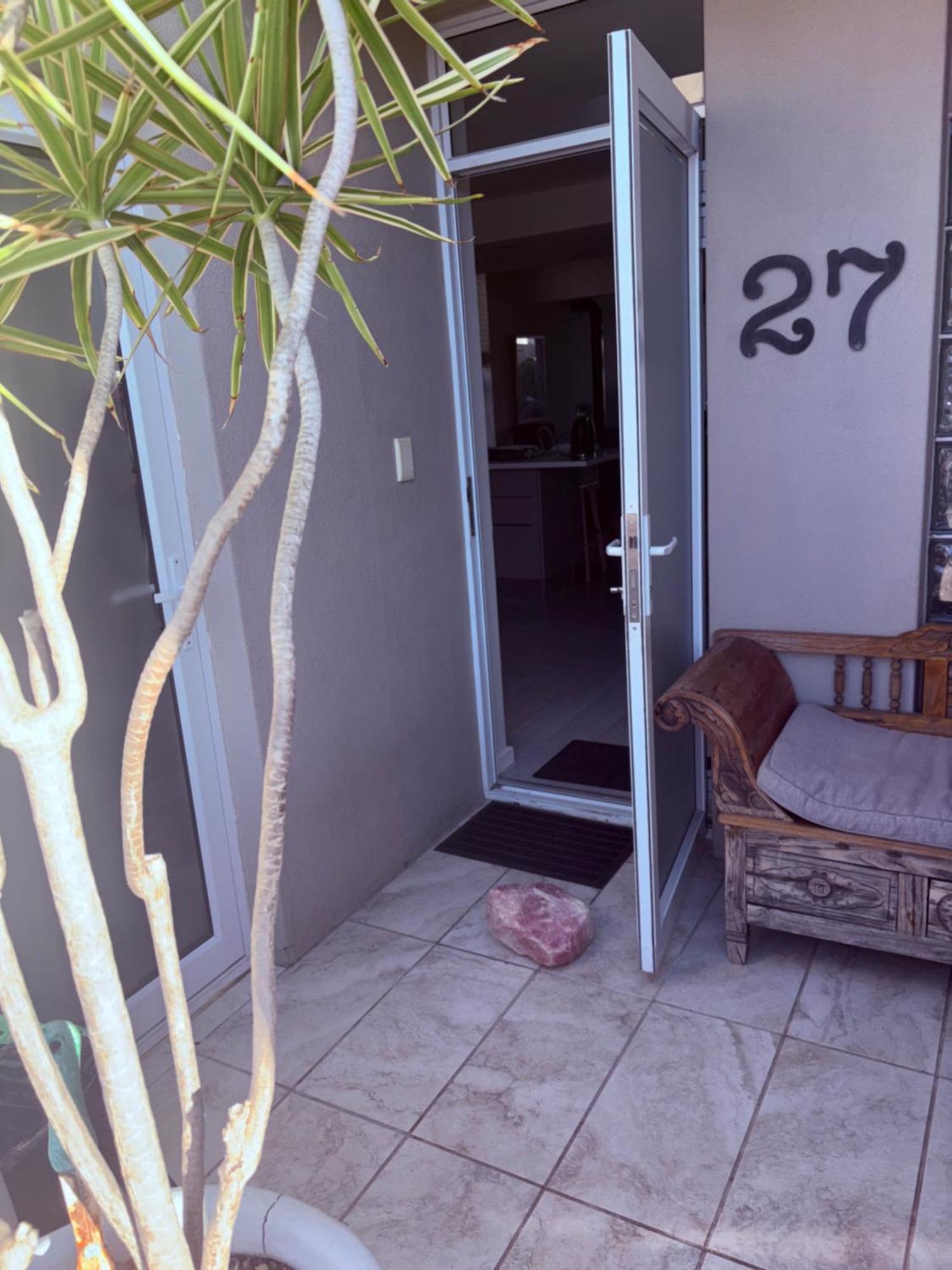 Apartamento Secure Estate With 24 Hour Surveillance *