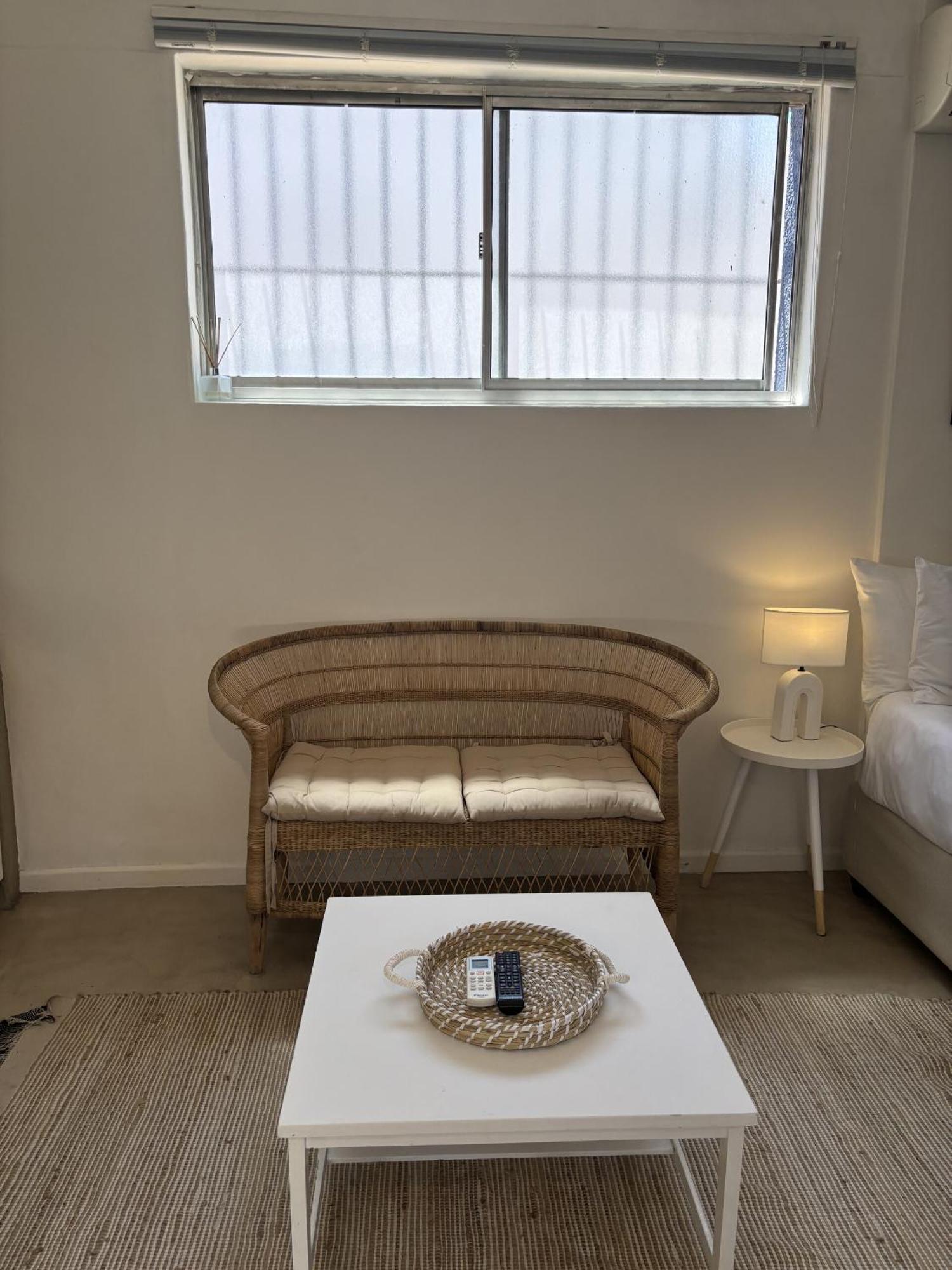 Bohemian, Neutral Close To Promenade Cape Town