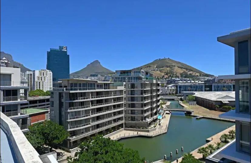 Apartment Signature At Waterfront Canals
