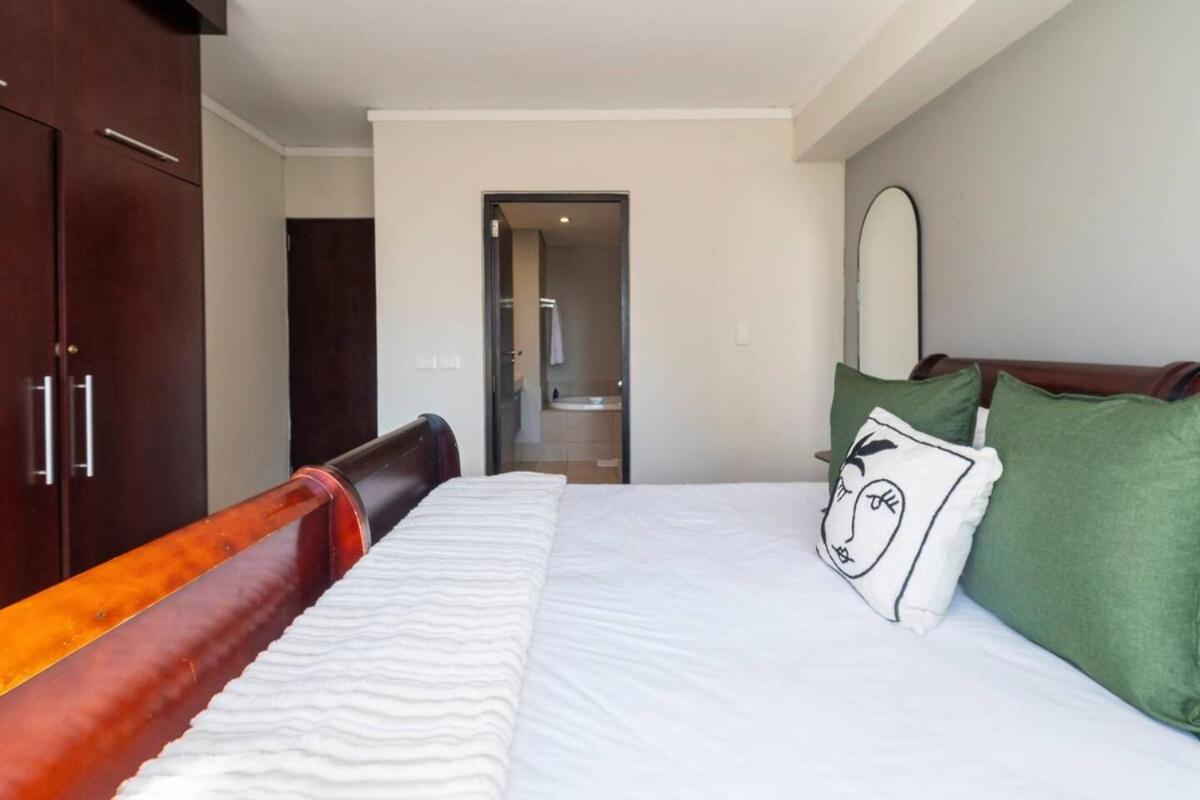 2 Bedroom Escape In The Apartment