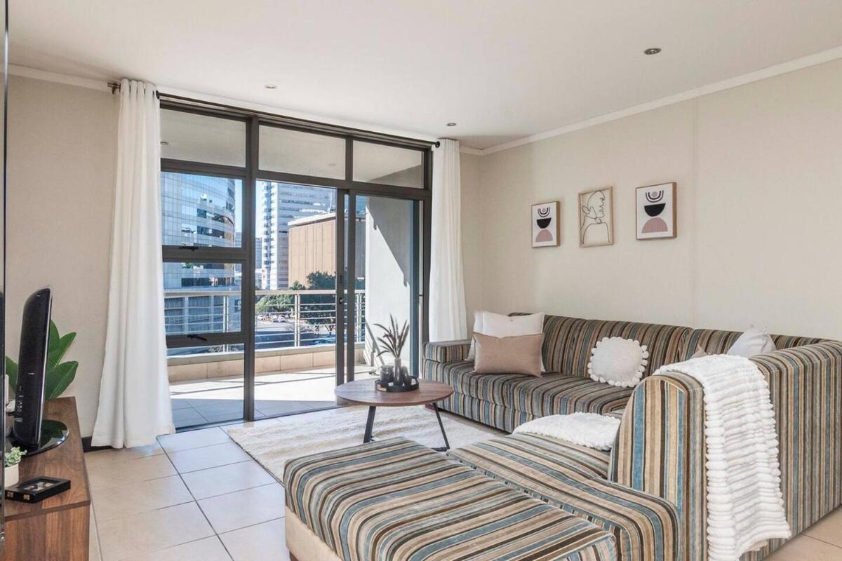 Apartment 2 Bedroom Escape In The