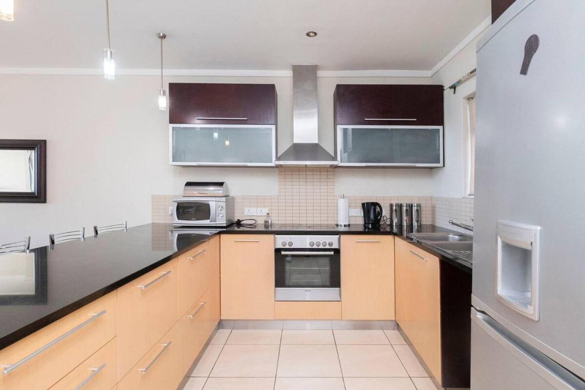 2 Bedroom Escape In The *