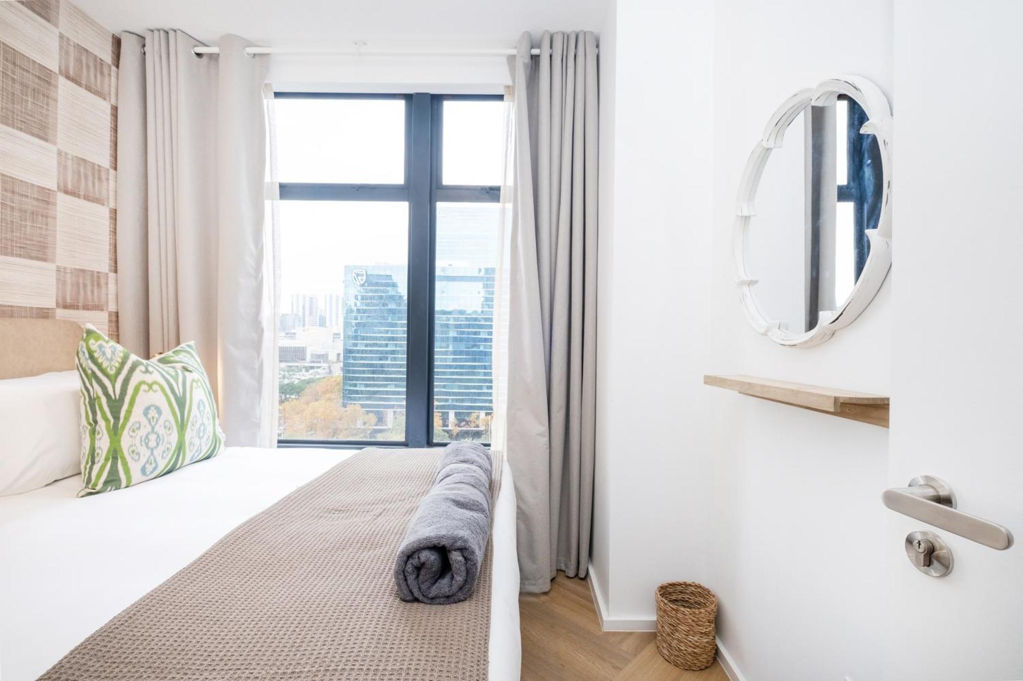 Apartment 801 Zeeland Pier - Lux 2 Bedroom Near Cticc With Free Onsite Parking *
