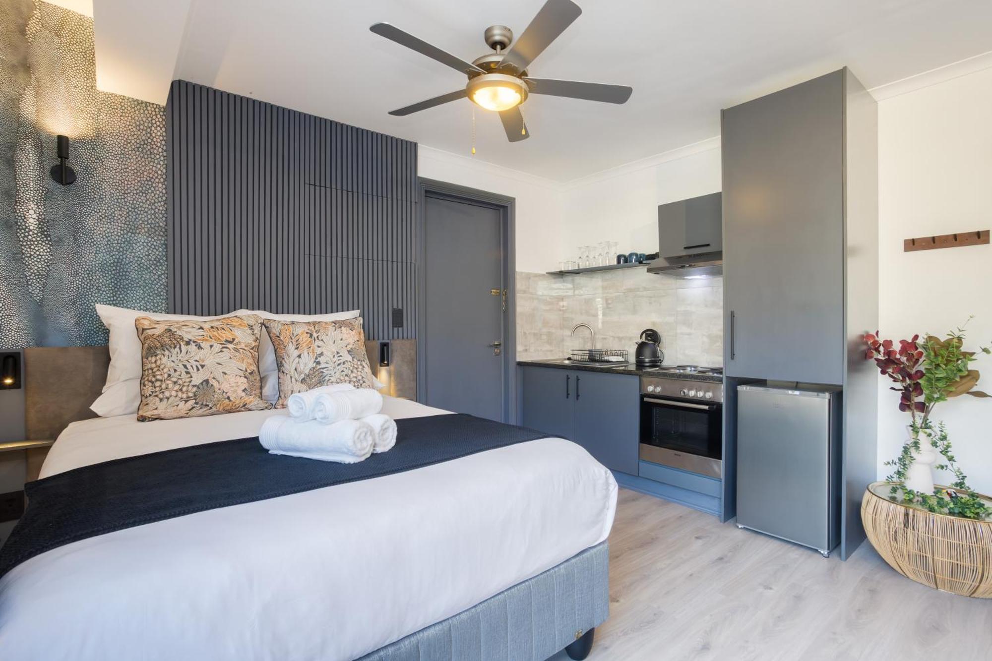 Modern Studio - Table Mountain Views, Gym, Free Parking, Strong Wifi *