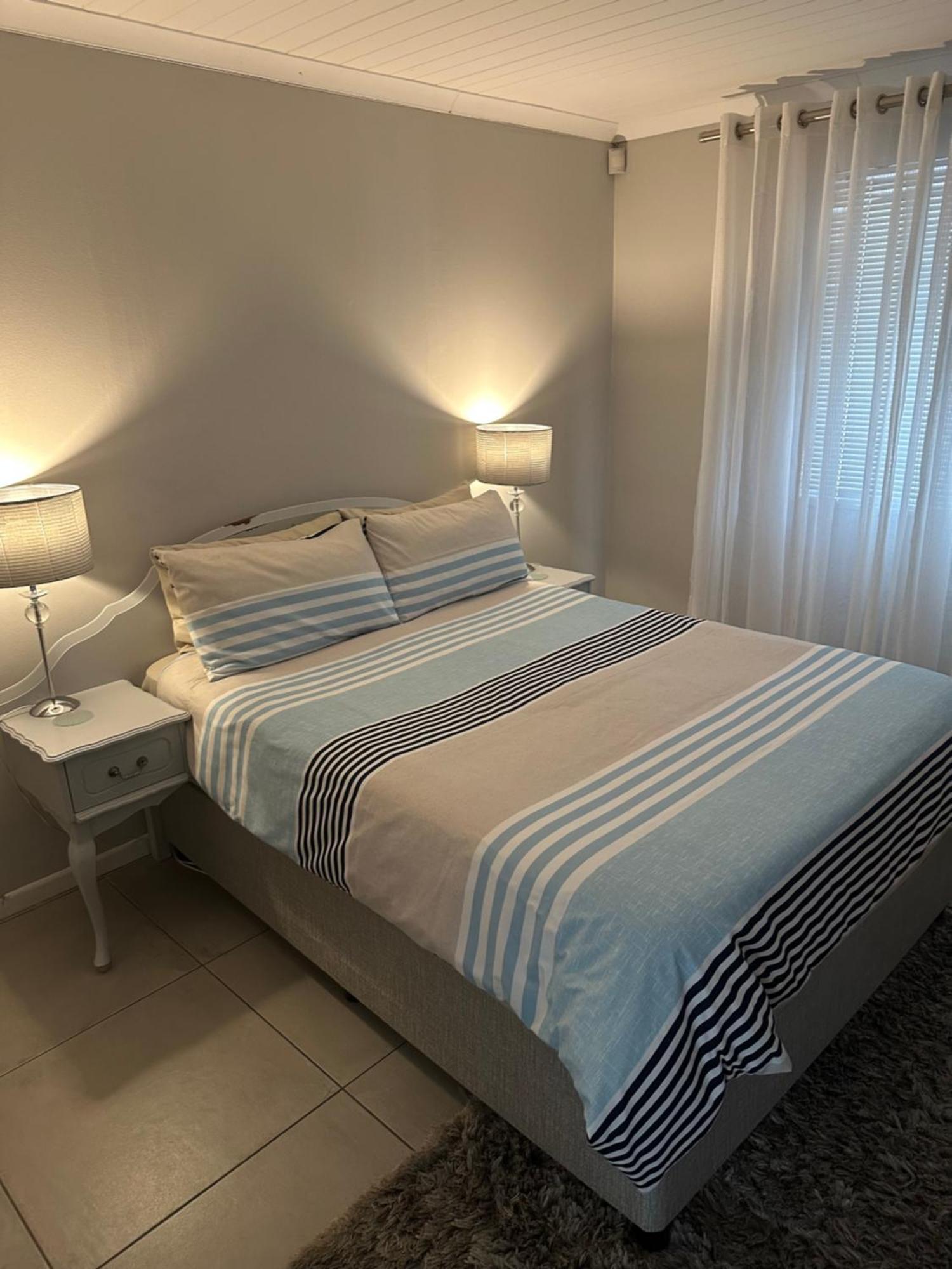 Cozy And Convenient Apartment Cape Town