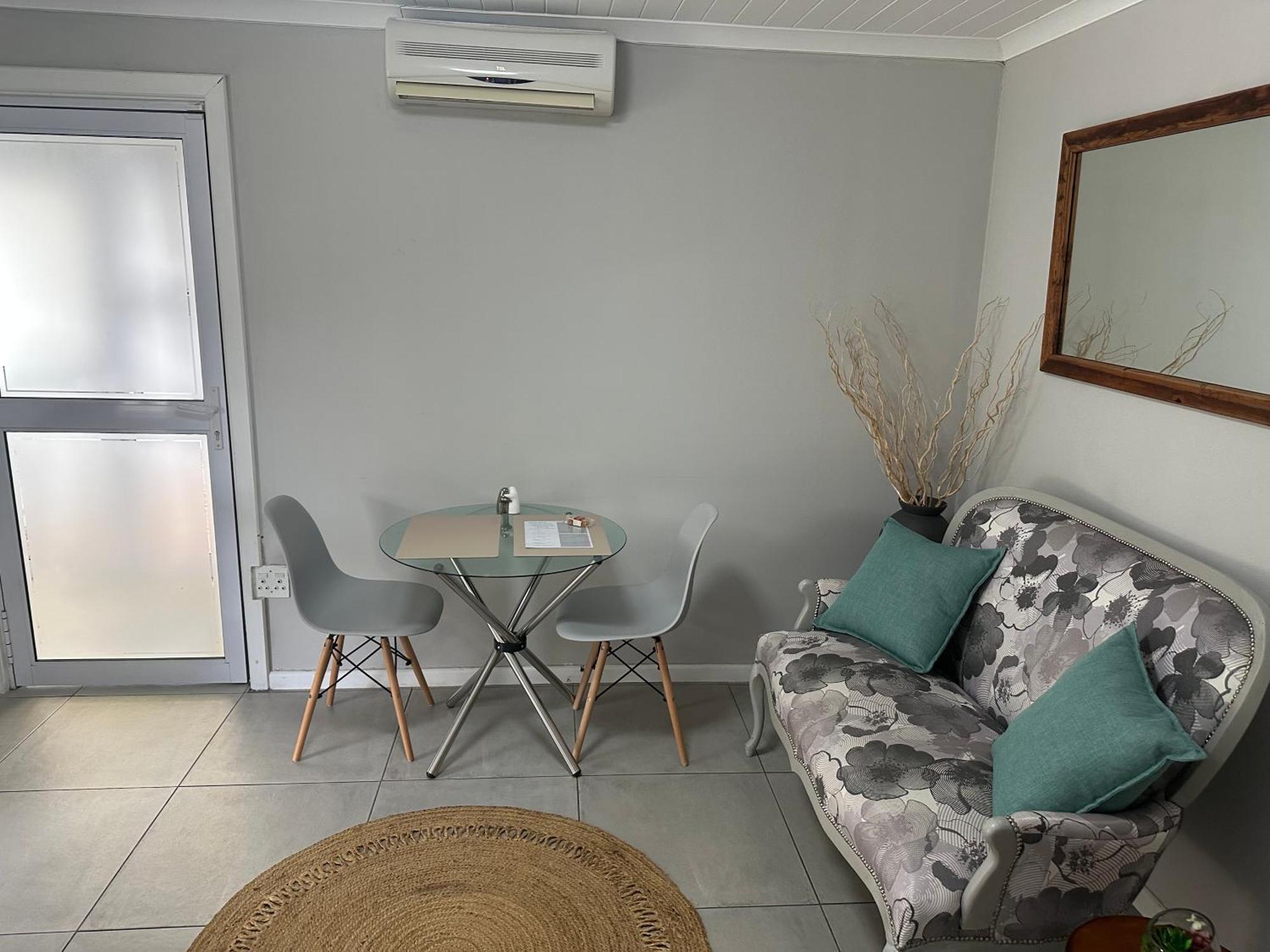 Cozy And Convenient Cape Town