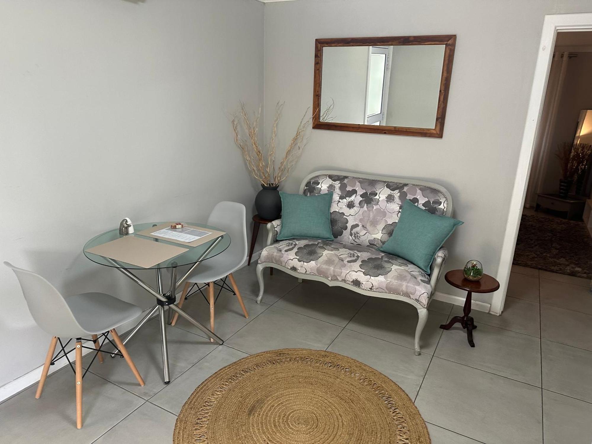 Cozy And Convenient Apartment