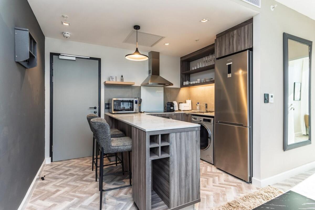 Luxury Oasis With King Bed, Ac, Walk-in Shower