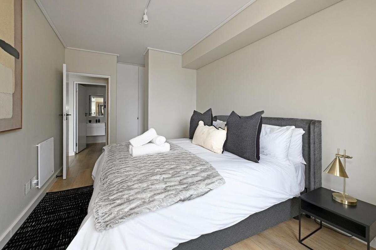 Esme Ocean Breeze 1 Bedroom In Sea Point * Cape Town
