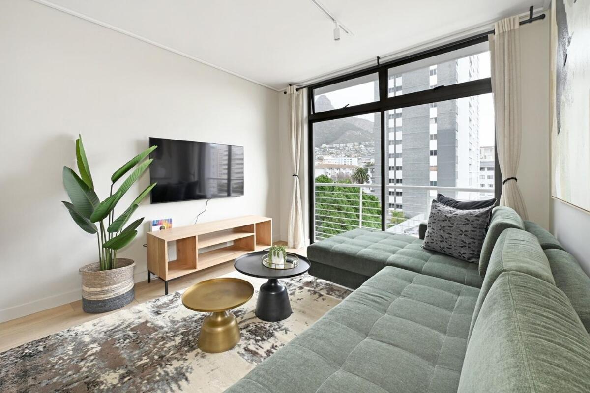 Esme Ocean Breeze 1 Bedroom In Sea Point *